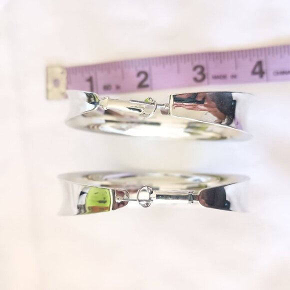 New Silver Hoop Earrings Oversized Lightweight Silvertone Hoops in Box Gift - Picture 7 of 7